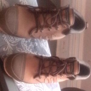 Men's Tan and Black Shoes